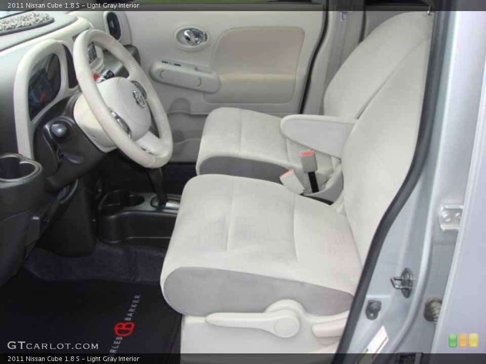 Light Gray Interior Photo for the 2011 Nissan Cube 1.8 S #65700402