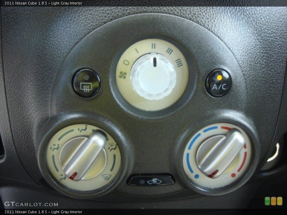 Light Gray Interior Controls for the 2011 Nissan Cube 1.8 S #65700512