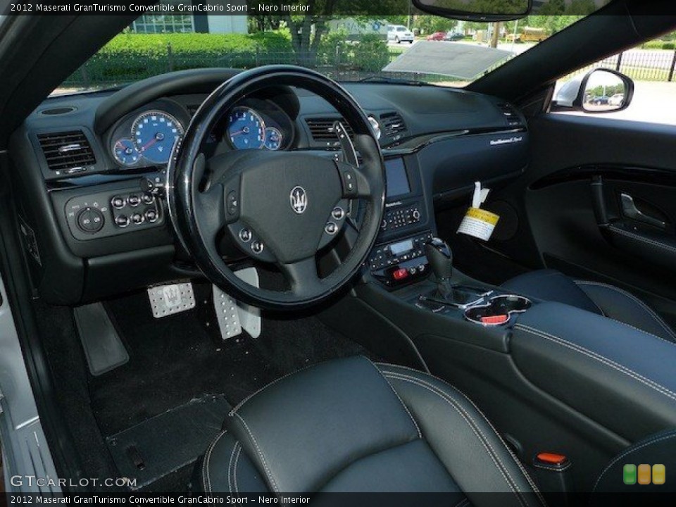 Nero 2012 Maserati GranTurismo Convertible Interiors