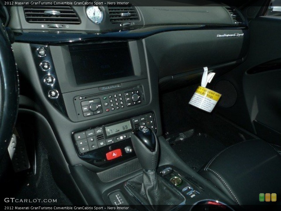 Nero Interior Controls for the 2012 Maserati GranTurismo Convertible GranCabrio Sport #65734096