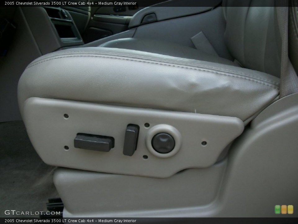 Medium Gray Interior Controls for the 2005 Chevrolet Silverado 3500 LT Crew Cab 4x4 #65758897