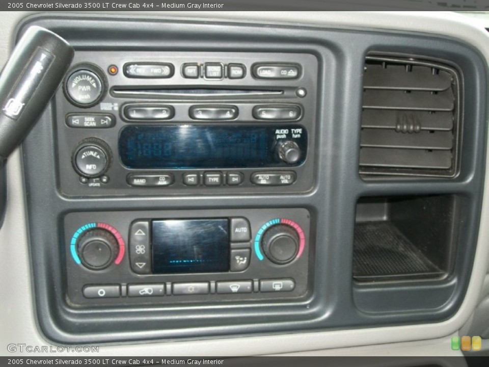 Medium Gray Interior Controls for the 2005 Chevrolet Silverado 3500 LT Crew Cab 4x4 #65758918