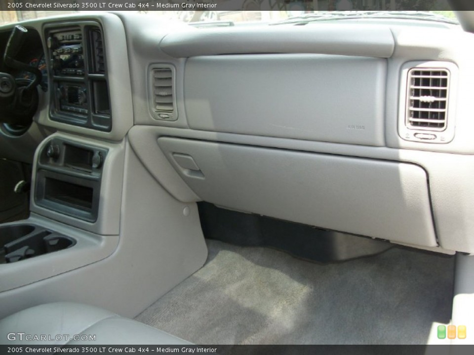 Medium Gray Interior Dashboard for the 2005 Chevrolet Silverado 3500 LT Crew Cab 4x4 #65758987