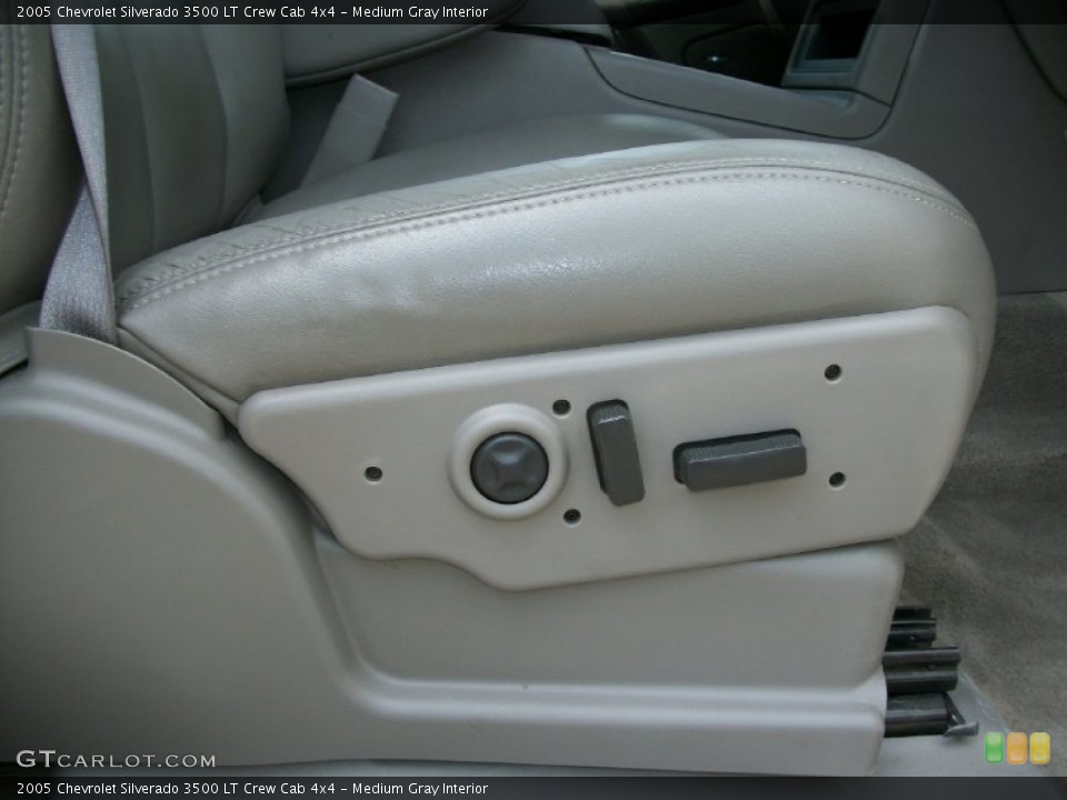 Medium Gray Interior Controls for the 2005 Chevrolet Silverado 3500 LT Crew Cab 4x4 #65759014