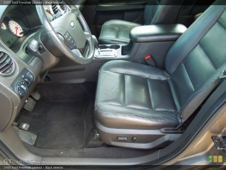 Black Interior Photo for the 2005 Ford Freestyle Limited #65759728