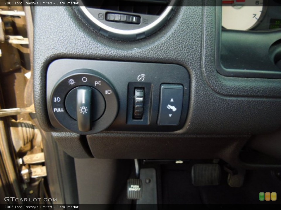 Black Interior Controls for the 2005 Ford Freestyle Limited #65759764