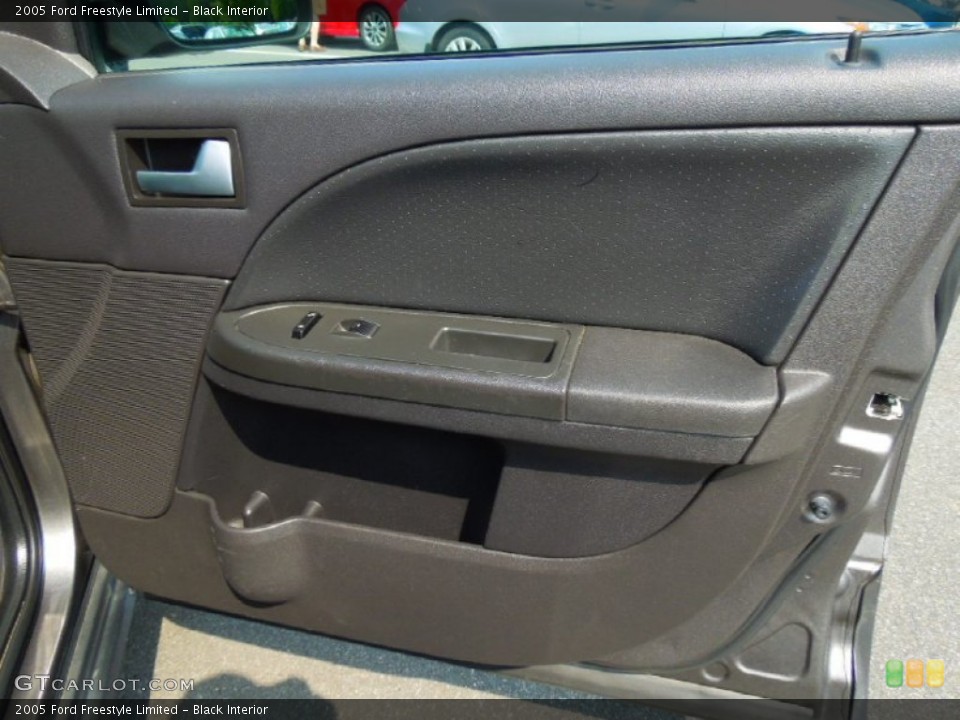 Black Interior Door Panel for the 2005 Ford Freestyle Limited #65759878
