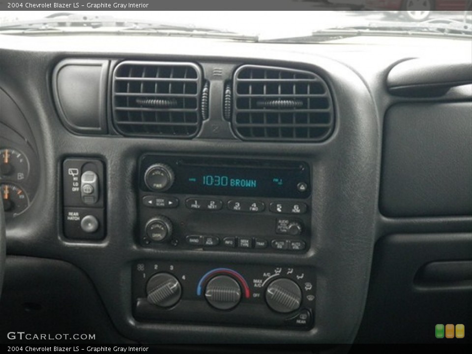 Graphite Gray Interior Controls for the 2004 Chevrolet Blazer LS #65763220