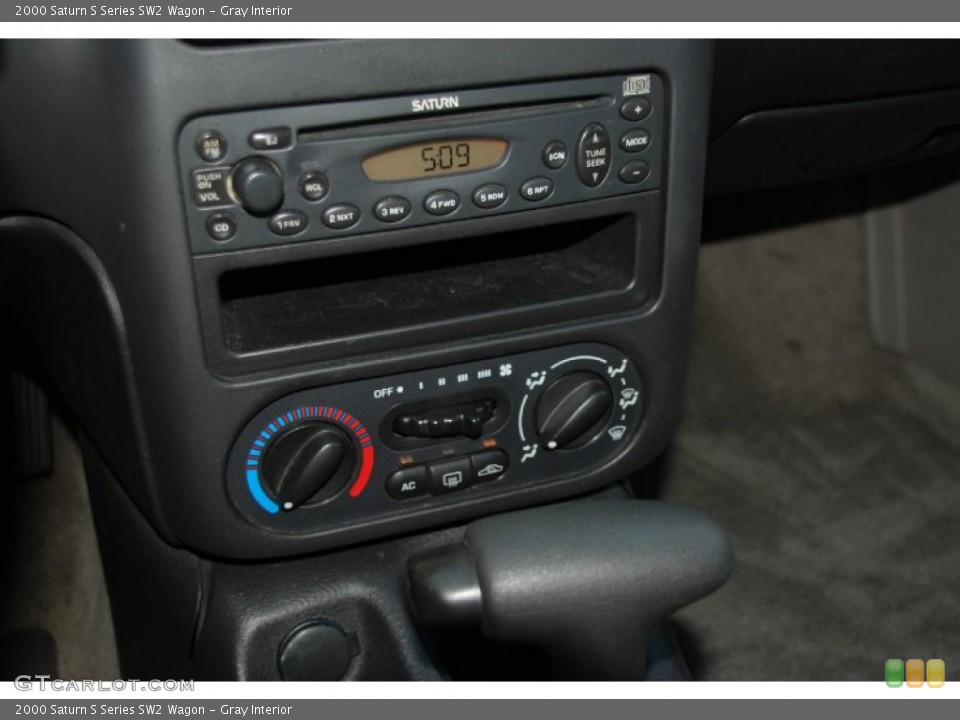 Gray Interior Controls for the 2000 Saturn S Series SW2 Wagon #65776616