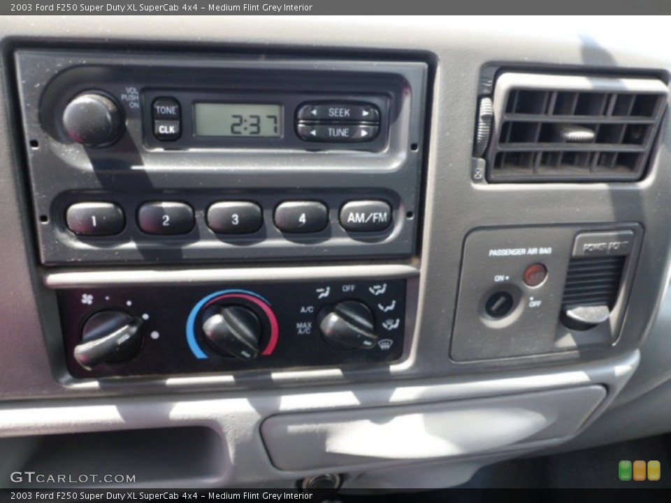 Medium Flint Grey Interior Audio System for the 2003 Ford F250 Super Duty XL SuperCab 4x4 #65793857