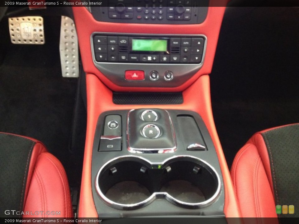 Rosso Corallo Interior Controls for the 2009 Maserati GranTurismo S #65833455