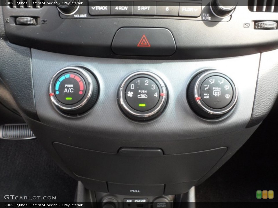 Gray Interior Controls for the 2009 Hyundai Elantra SE Sedan #65898565