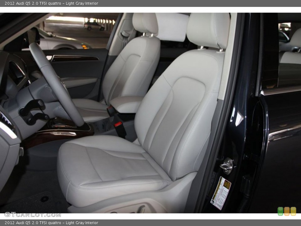 Light Gray Interior Photo for the 2012 Audi Q5 2.0 TFSI quattro #65931491
