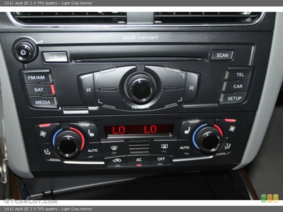 Light Gray Interior Controls for the 2012 Audi Q5 2.0 TFSI quattro #65931542