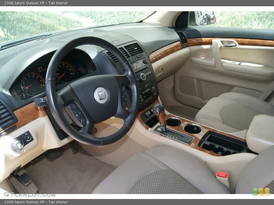 Tan 2008 Saturn Outlook Interiors
