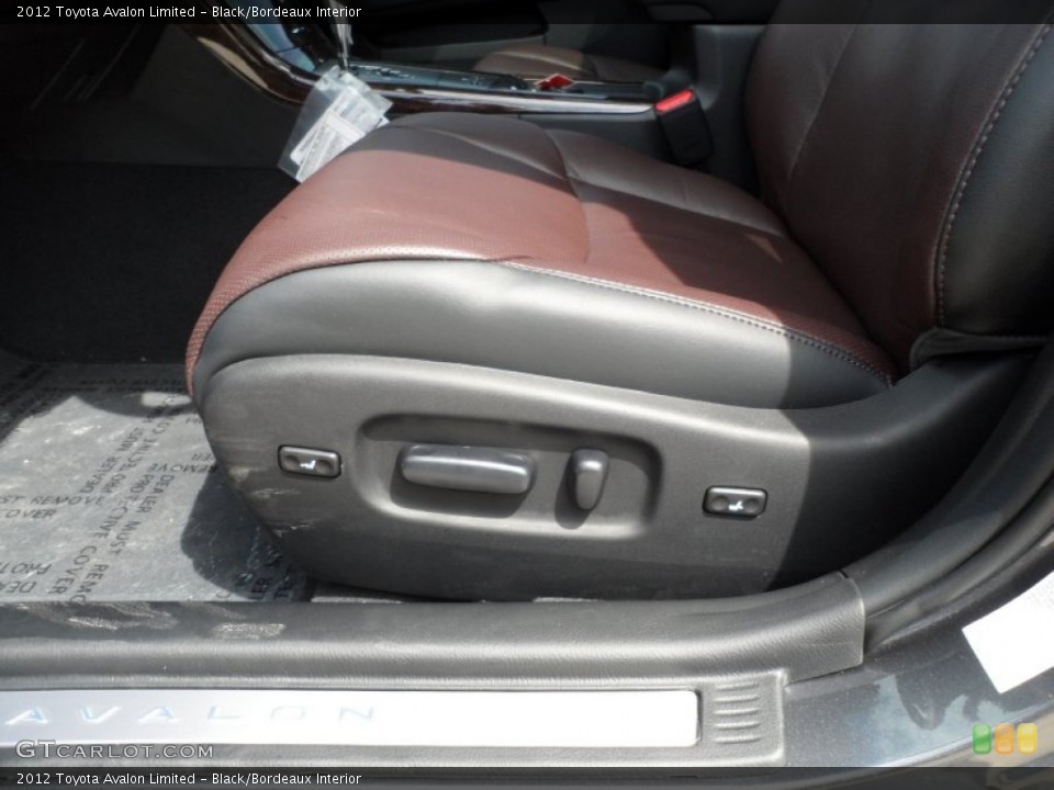 Black/Bordeaux 2012 Toyota Avalon Interiors