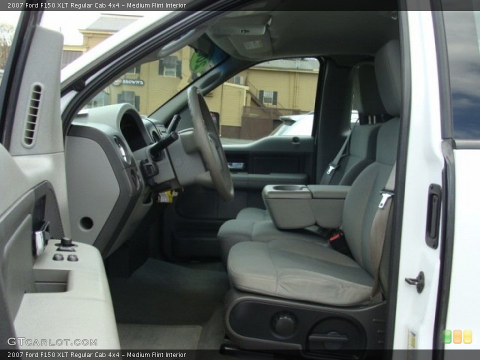 Medium Flint Interior Photo for the 2007 Ford F150 XLT Regular Cab 4x4 #65972847