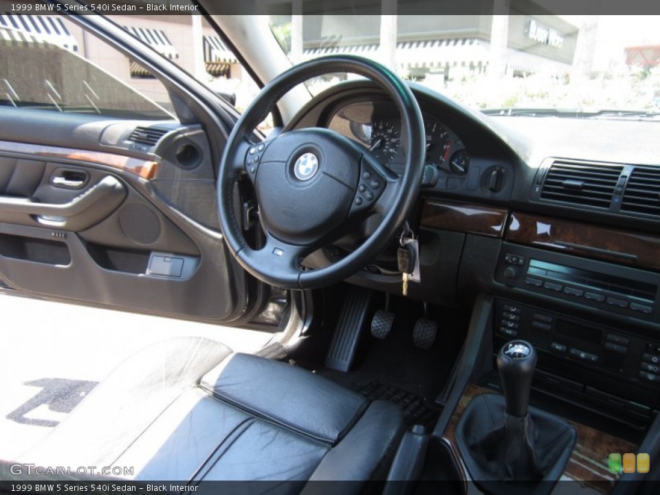 Black Interior Dashboard for the 1999 BMW 5 Series 540i Sedan #66011544