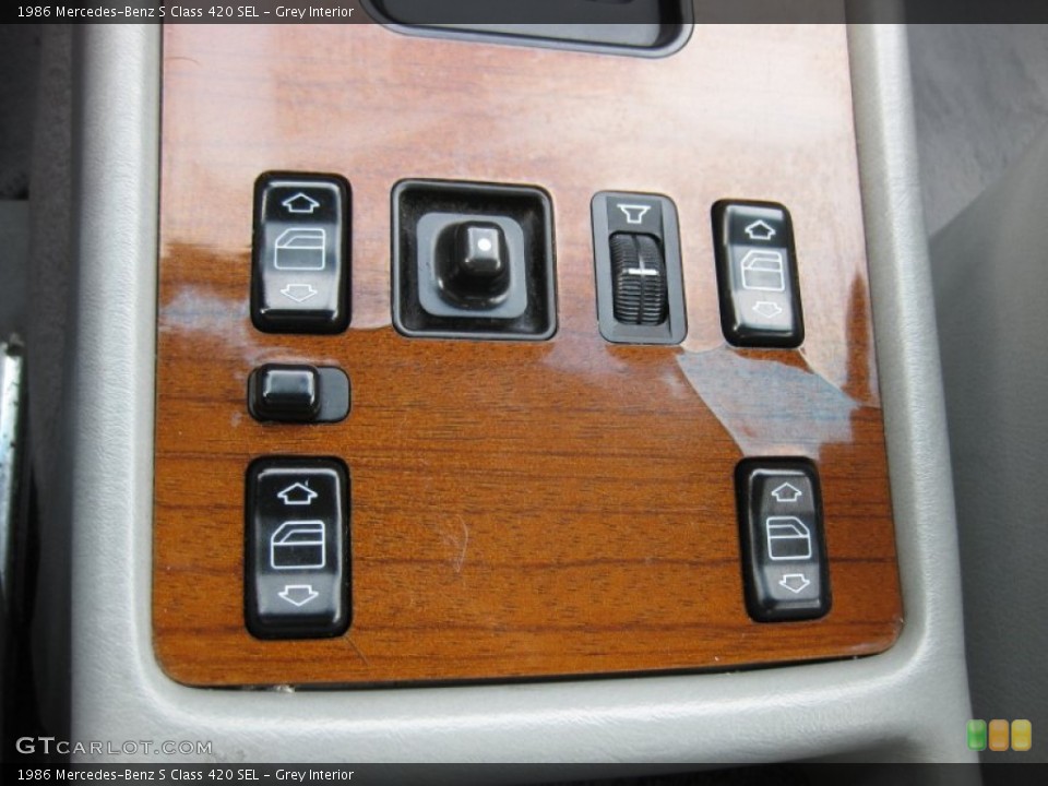 Grey Interior Controls for the 1986 Mercedes-Benz S Class 420 SEL #66031176