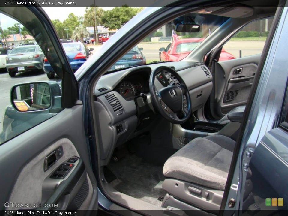 Gray Interior Photo for the 2005 Honda Pilot EX 4WD #66054127