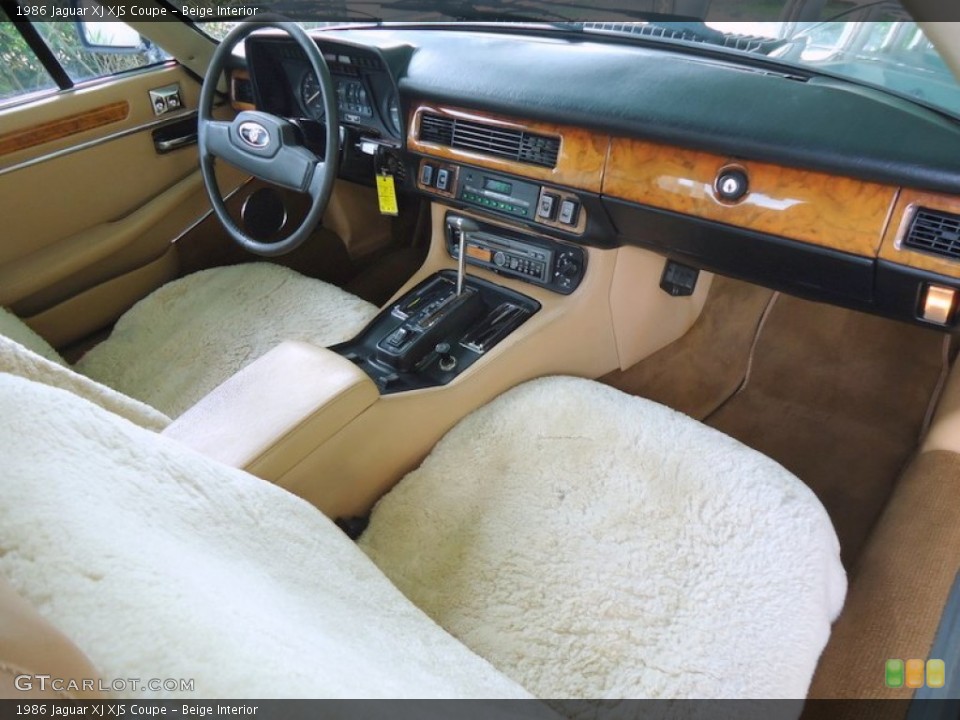Beige Interior Dashboard for the 1986 Jaguar XJ XJS Coupe #66069002