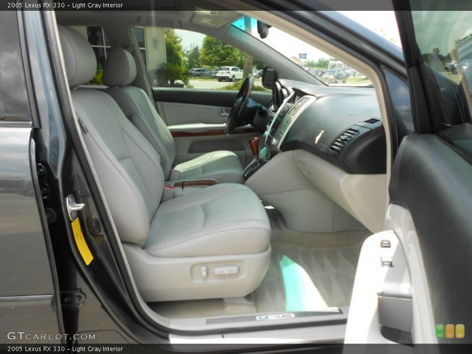 Light Gray Interior Photo for the 2005 Lexus RX 330 #66104364