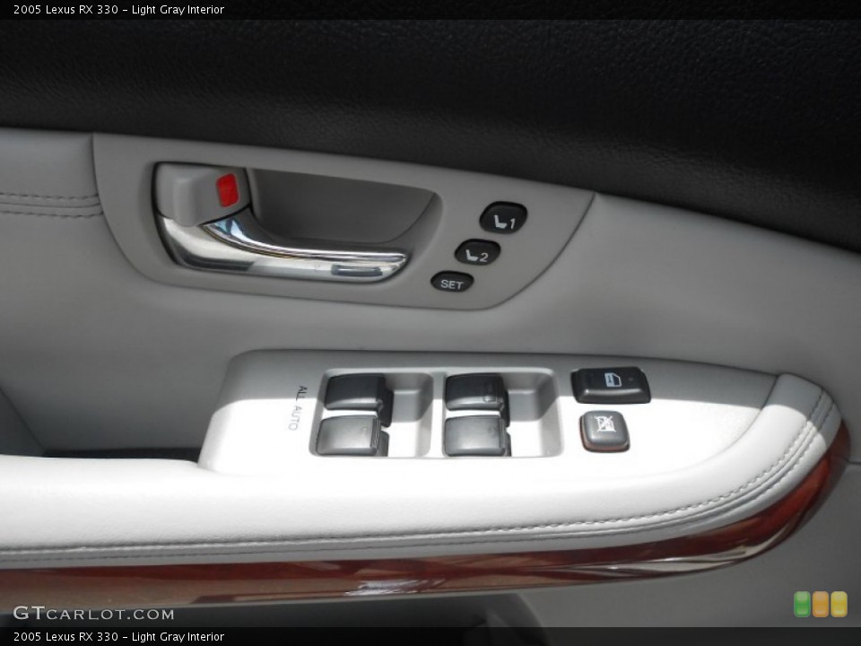 Light Gray Interior Controls for the 2005 Lexus RX 330 #66104535