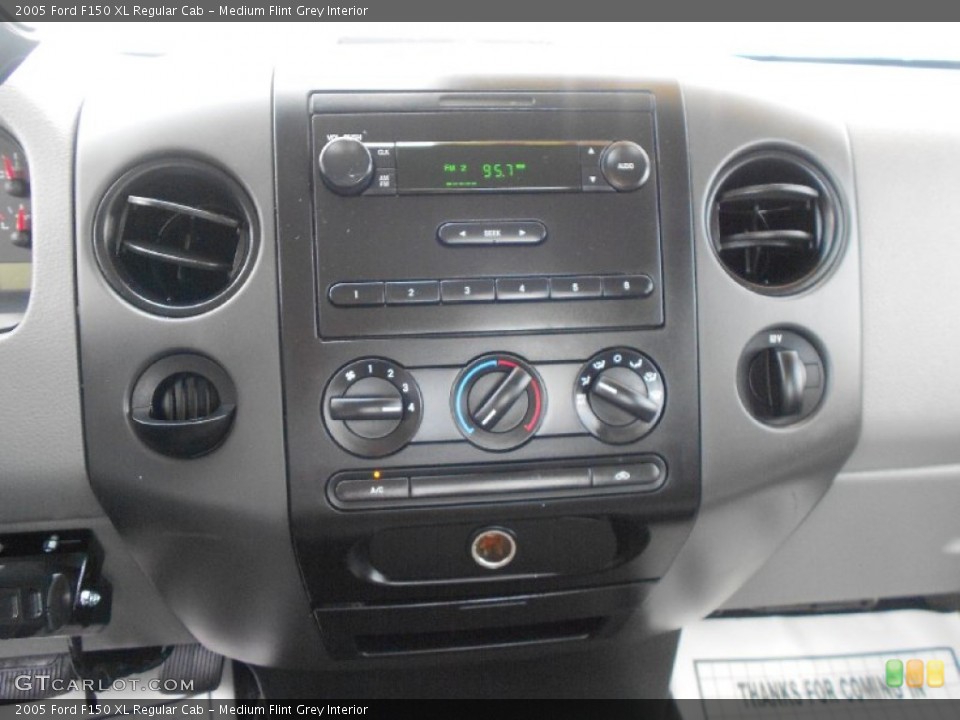 Medium Flint Grey Interior Controls for the 2005 Ford F150 XL Regular Cab #66105766