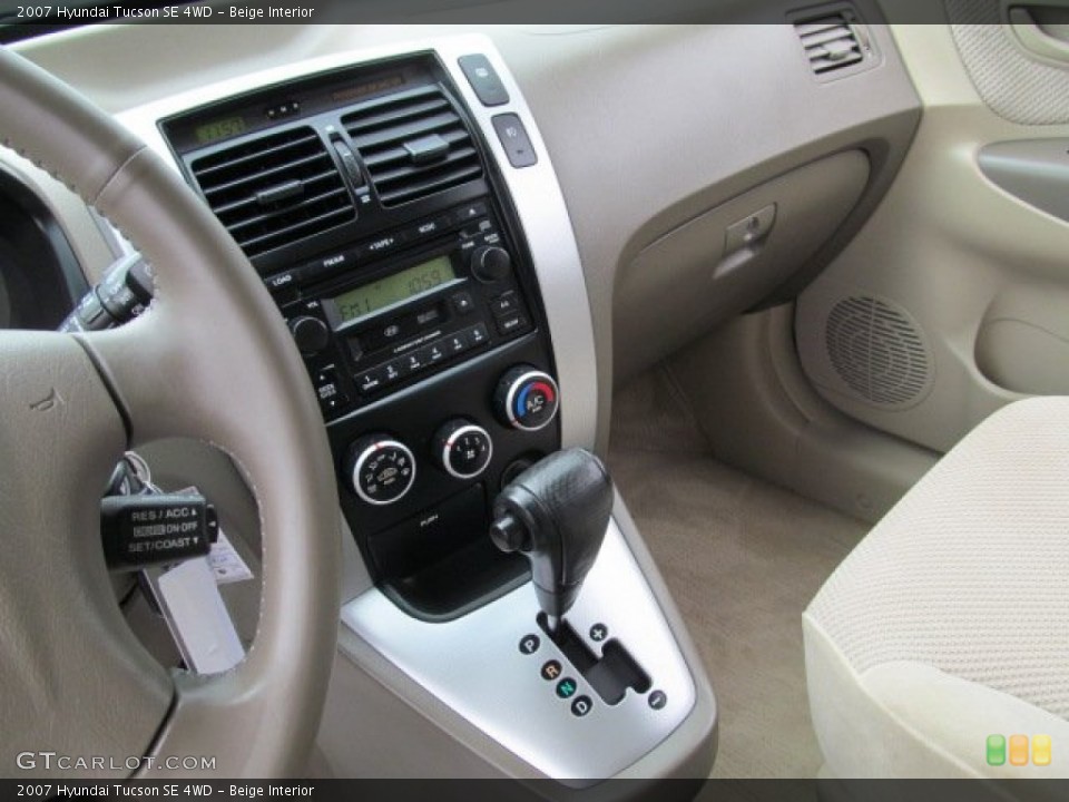 Beige Interior Controls for the 2007 Hyundai Tucson SE 4WD #66110118