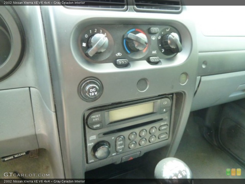 Gray Celadon Interior Controls for the 2002 Nissan Xterra XE V6 4x4 #66113931