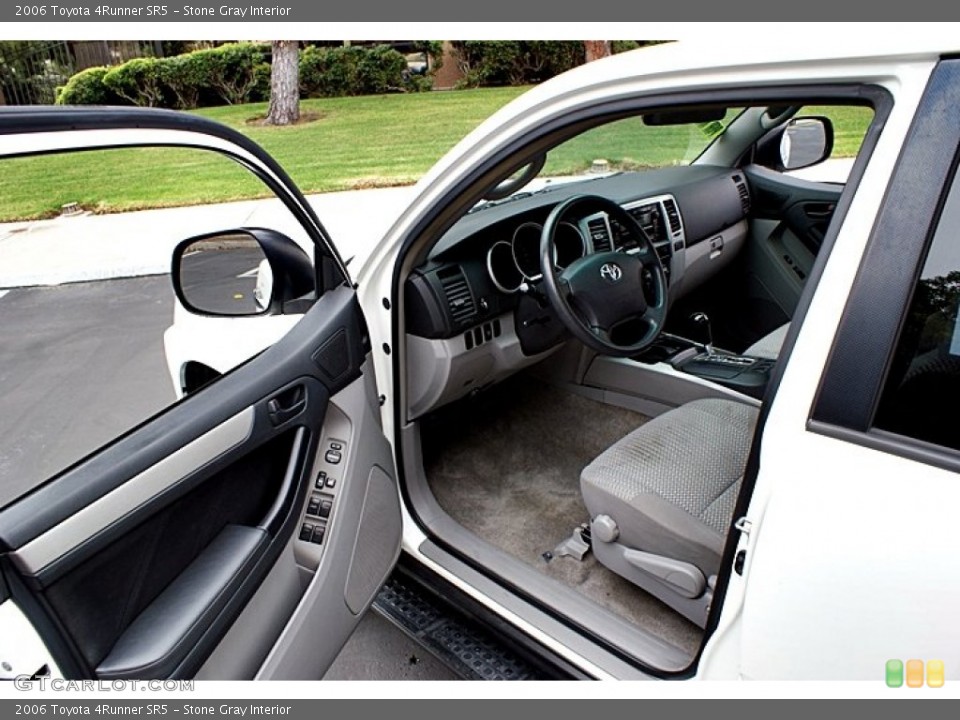 Stone Gray Interior Photo for the 2006 Toyota 4Runner SR5 #66128240