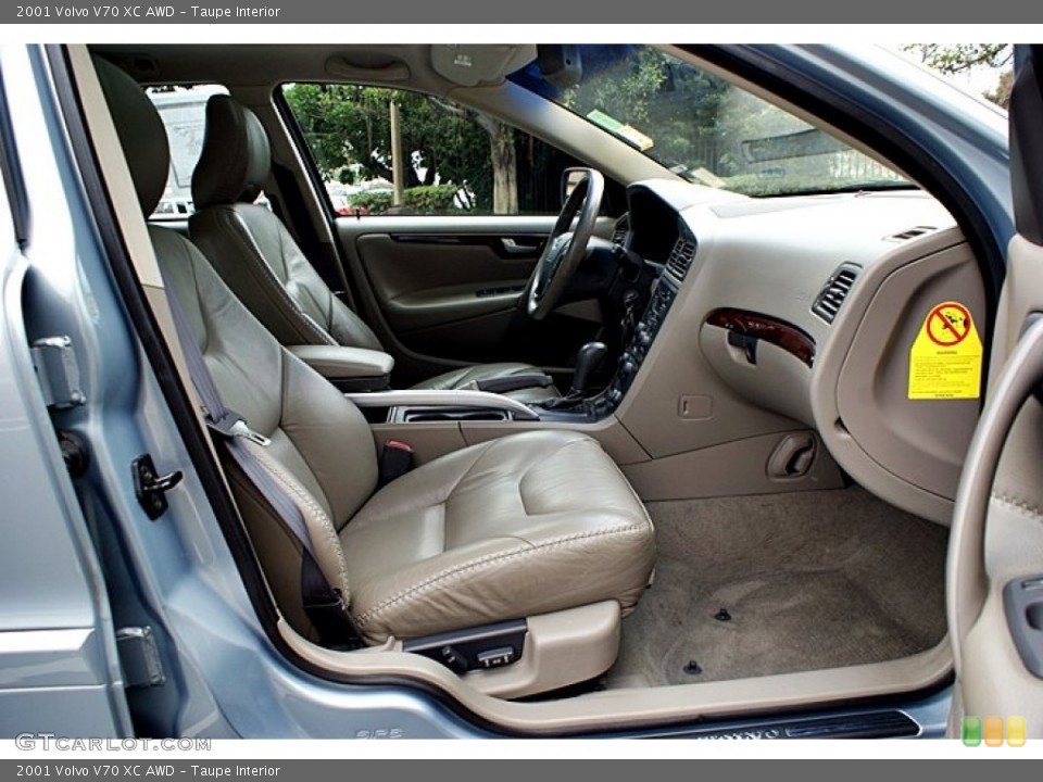 Taupe Interior Photo for the 2001 Volvo V70 XC AWD #66129173
