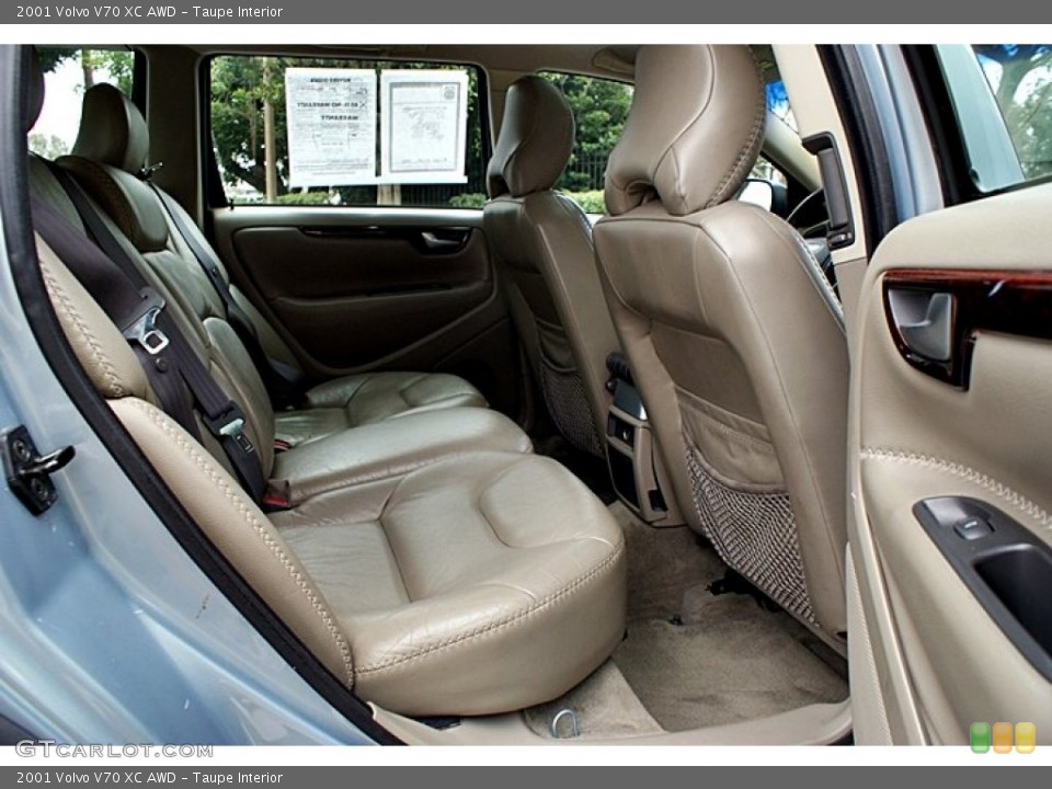 Taupe Interior Photo for the 2001 Volvo V70 XC AWD #66129191