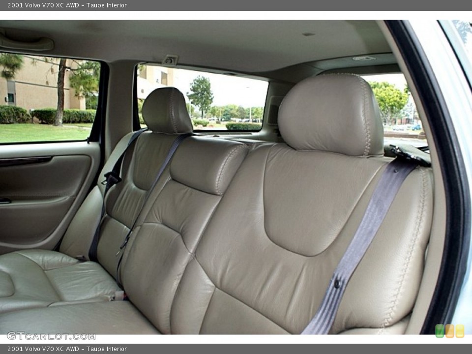 Taupe Interior Photo for the 2001 Volvo V70 XC AWD #66129254