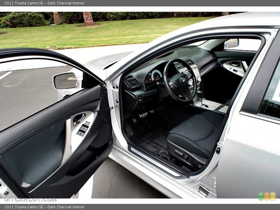Dark Charcoal Interior Photo for the 2011 Toyota Camry SE #66129794