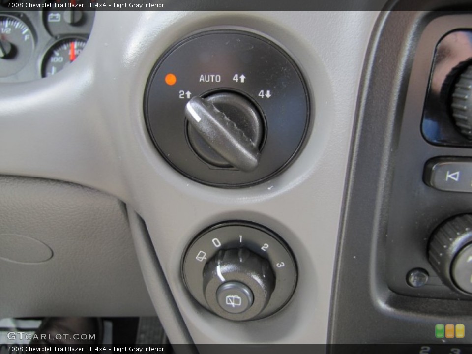 Light Gray Interior Controls for the 2008 Chevrolet TrailBlazer LT 4x4 #66140396
