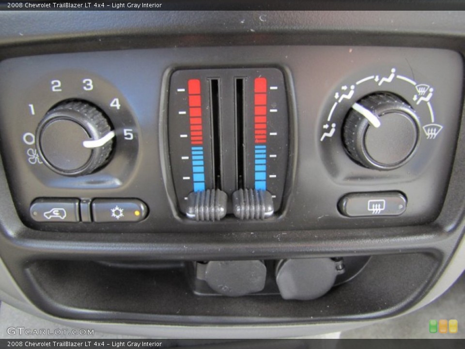 Light Gray Interior Controls for the 2008 Chevrolet TrailBlazer LT 4x4 #66140435