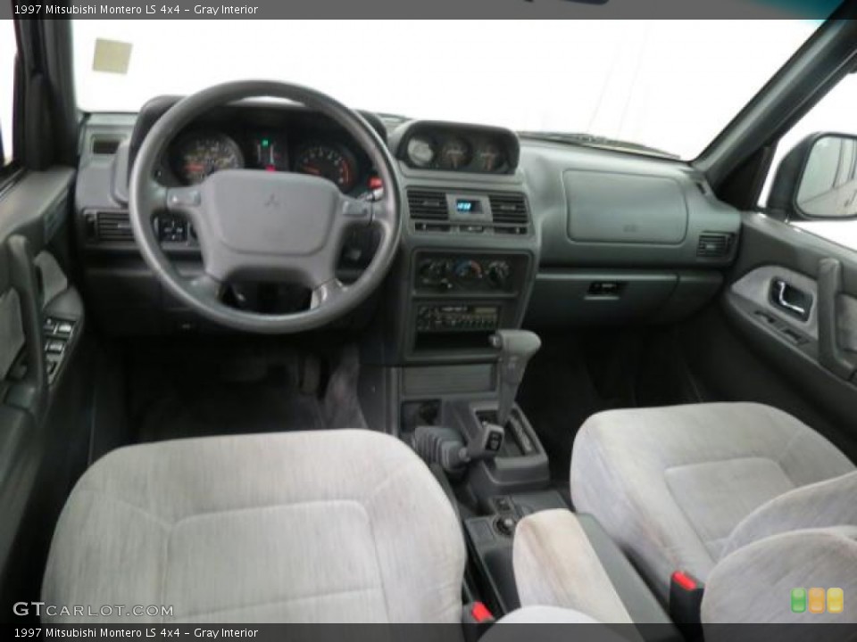 Gray Interior Photo for the 1997 Mitsubishi Montero LS 4x4 #66141641