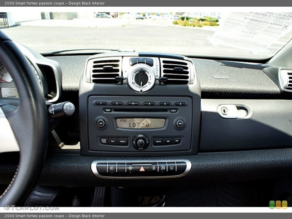 Design Black Interior Controls for the 2009 Smart fortwo passion coupe #66146720
