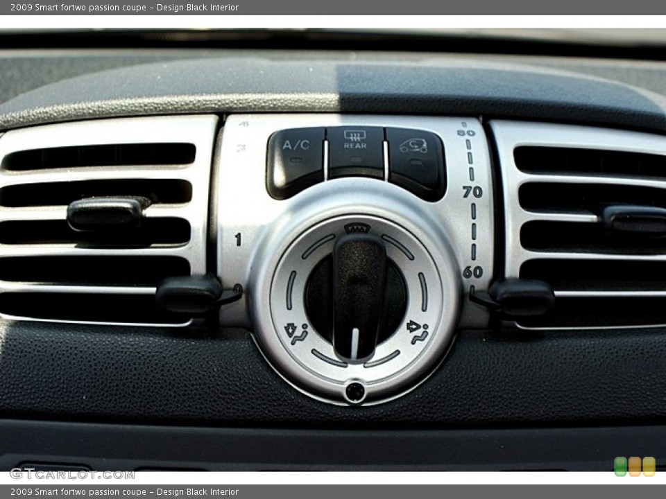 Design Black Interior Controls for the 2009 Smart fortwo passion coupe #66146783