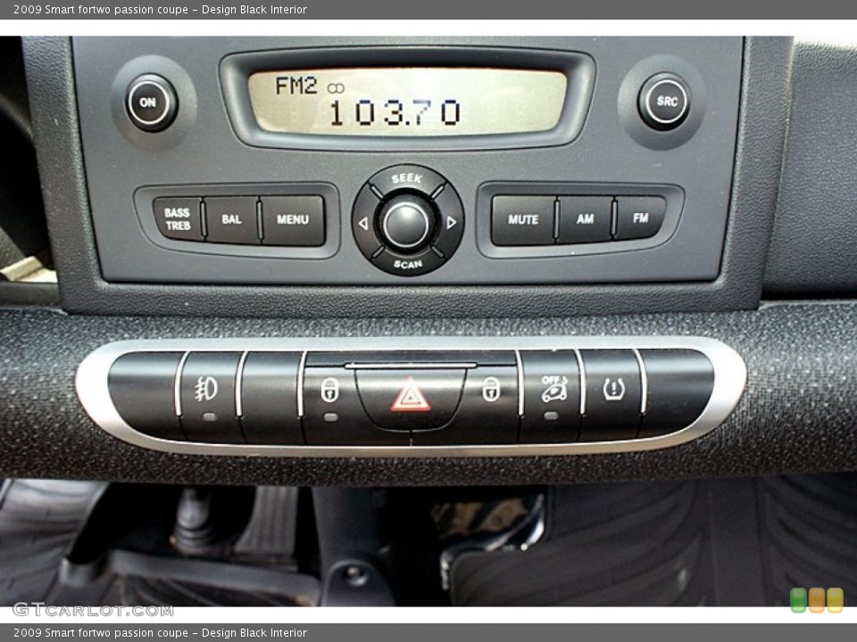 Design Black Interior Controls for the 2009 Smart fortwo passion coupe #66146804