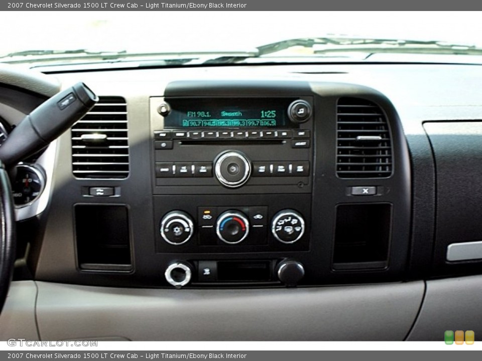 Light Titanium/Ebony Black Interior Controls for the 2007 Chevrolet Silverado 1500 LT Crew Cab #66148991