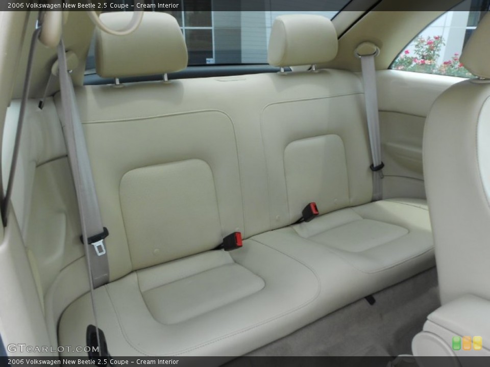 Cream Interior Photo for the 2006 Volkswagen New Beetle 2.5 Coupe #66154049