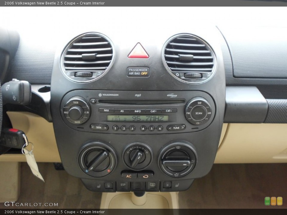 Cream Interior Controls for the 2006 Volkswagen New Beetle 2.5 Coupe #66154076