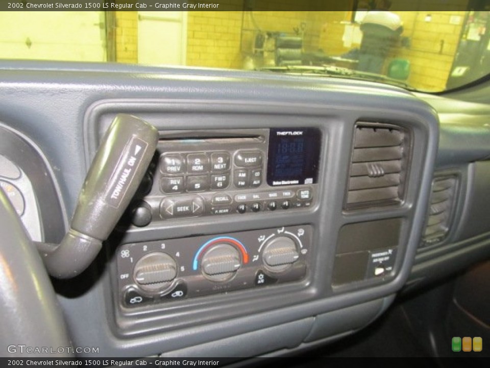 Graphite Gray Interior Controls for the 2002 Chevrolet Silverado 1500 LS Regular Cab #66159893