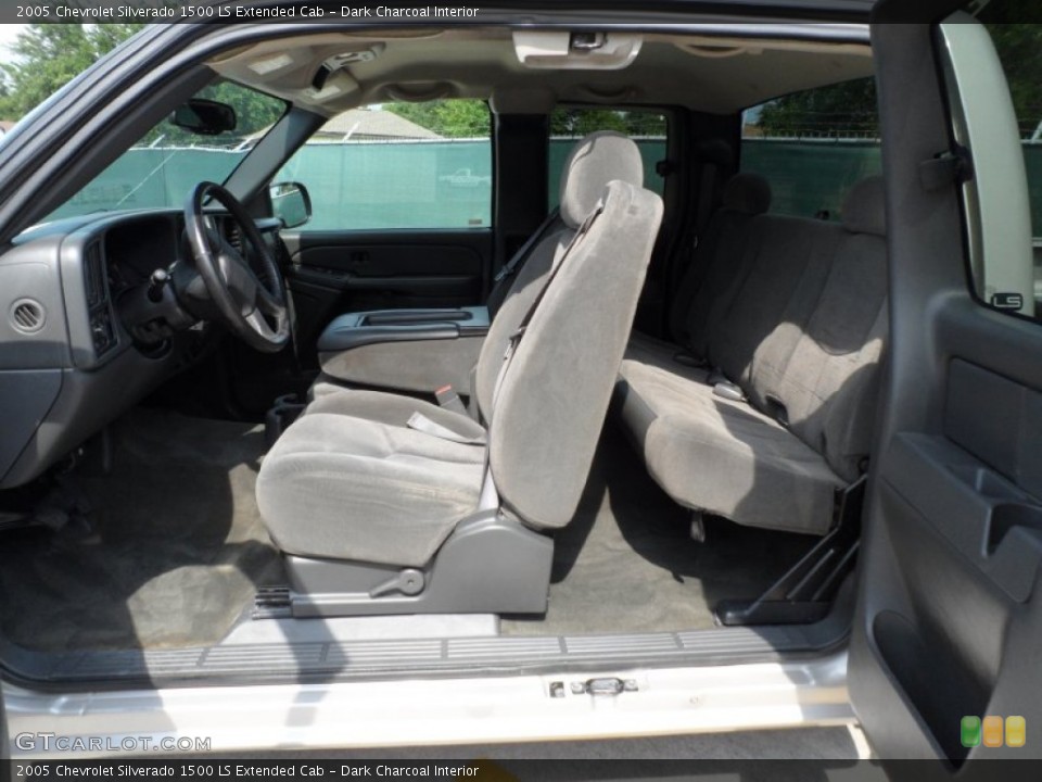 Dark Charcoal Interior Photo for the 2005 Chevrolet Silverado 1500 LS Extended Cab #66170207