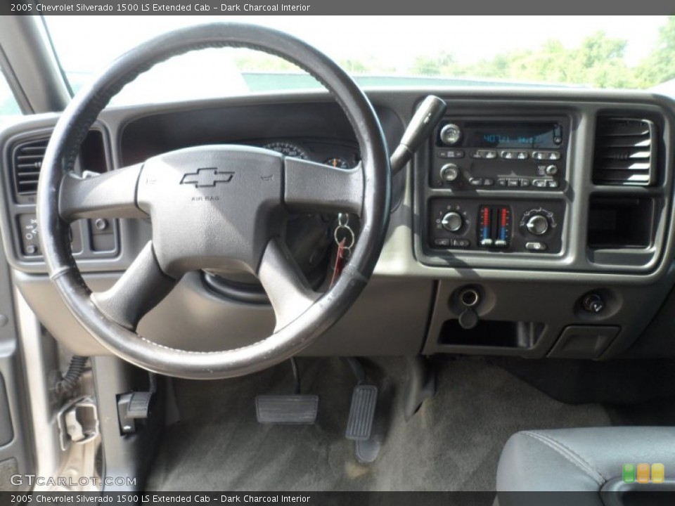 Dark Charcoal Interior Dashboard for the 2005 Chevrolet Silverado 1500 LS Extended Cab #66170243