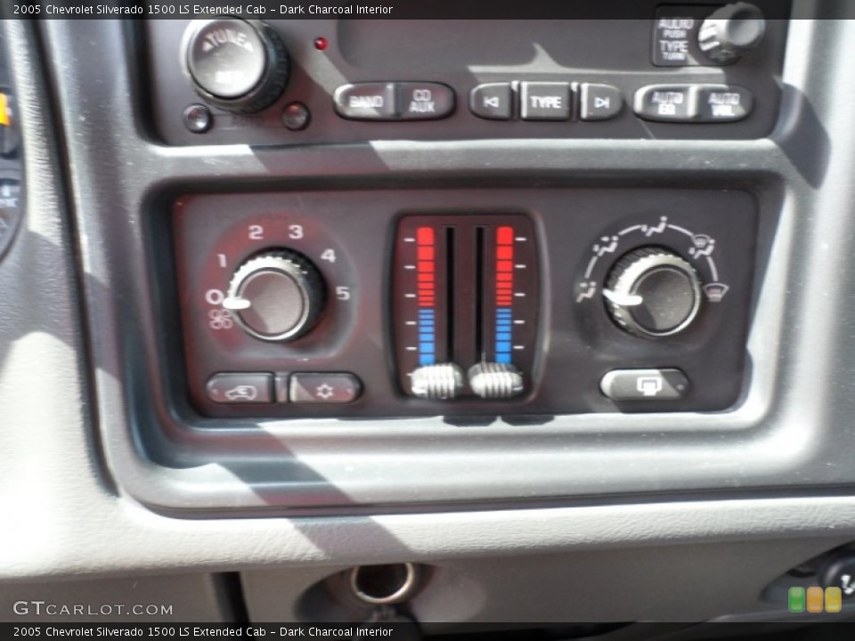Dark Charcoal Interior Controls for the 2005 Chevrolet Silverado 1500 LS Extended Cab #66170261