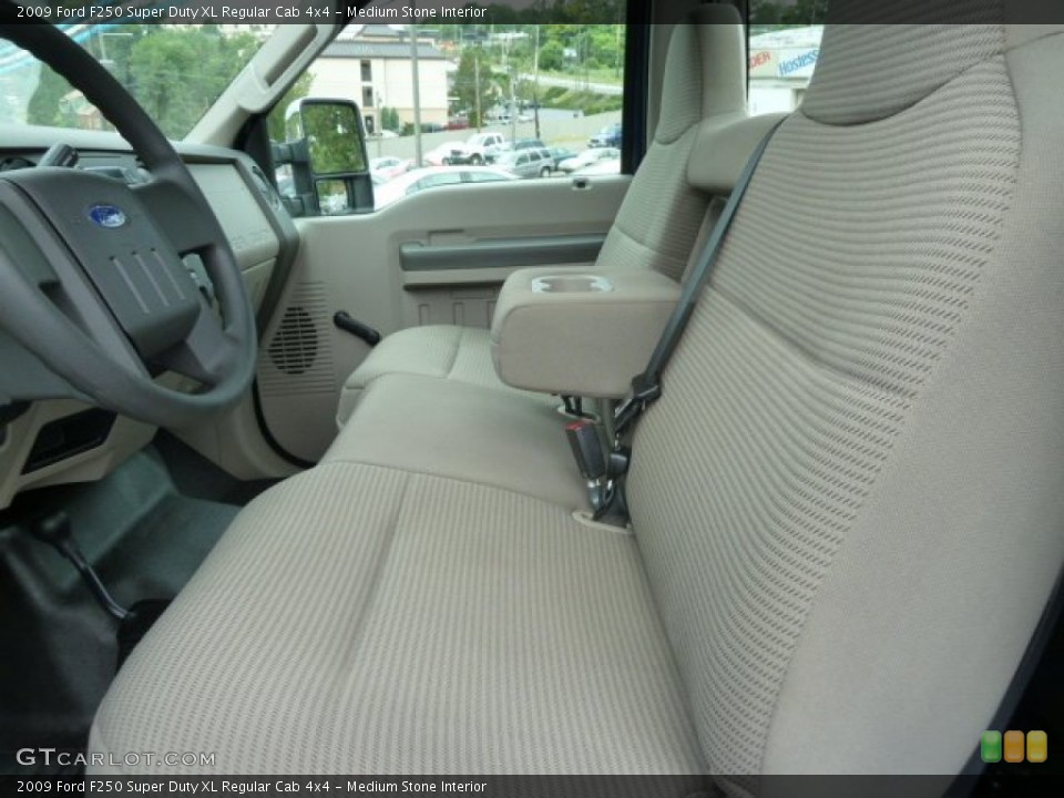 Medium Stone Interior Photo for the 2009 Ford F250 Super Duty XL Regular Cab 4x4 #66192575