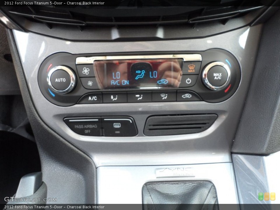 Charcoal Black Interior Controls for the 2012 Ford Focus Titanium 5-Door #66249062